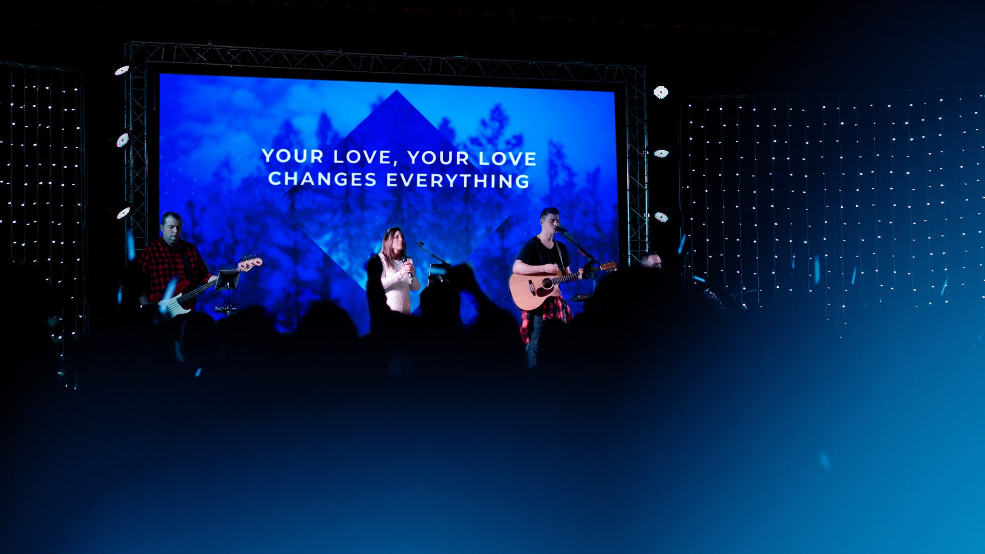 10 Essential Rules For Projecting Worship Lyrics
